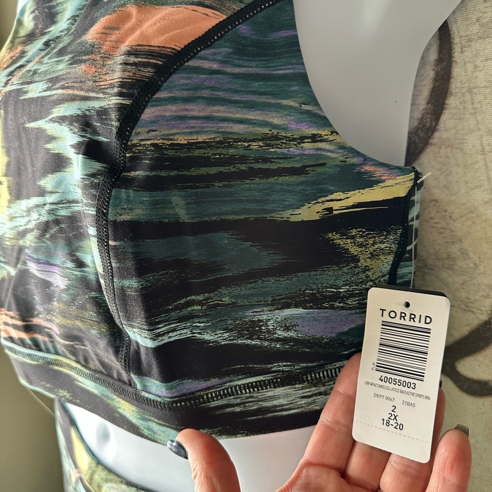 Multicolor Abstract Women's active wear set. - Picture 3 of 4